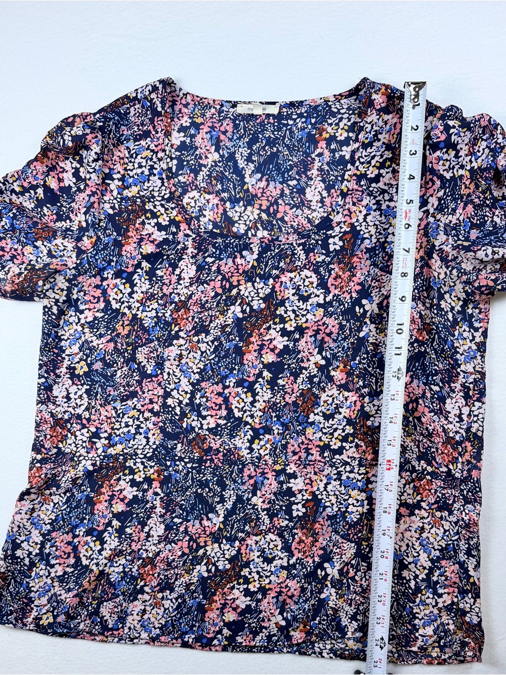Maurices Navy Blue Floral Short Sleeve Scoop Neck Ruched Puff Sleeve Top Size M - Picture 5 of 9